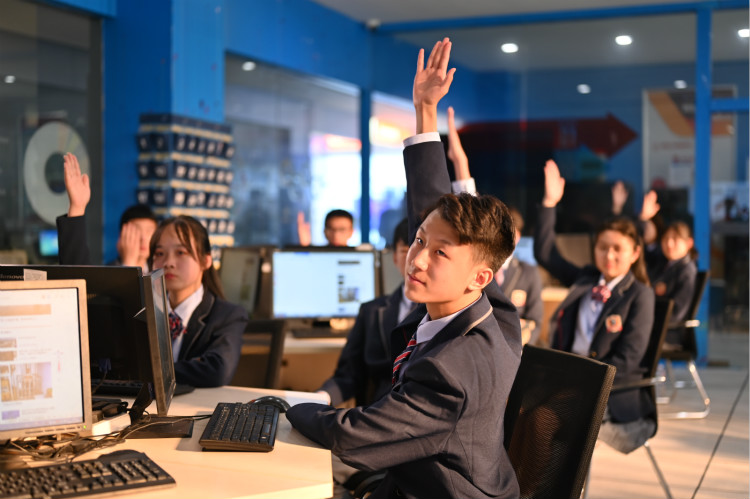 選職校 為什么選擇新華電腦教育?