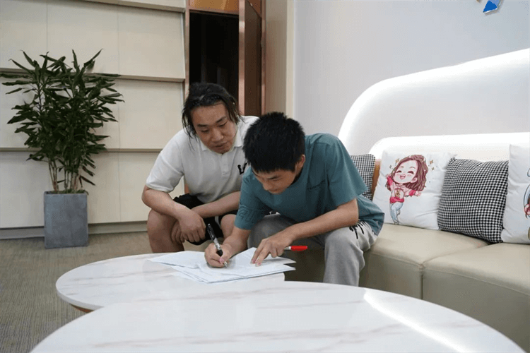 恭喜!成都新華電競學子成功簽約